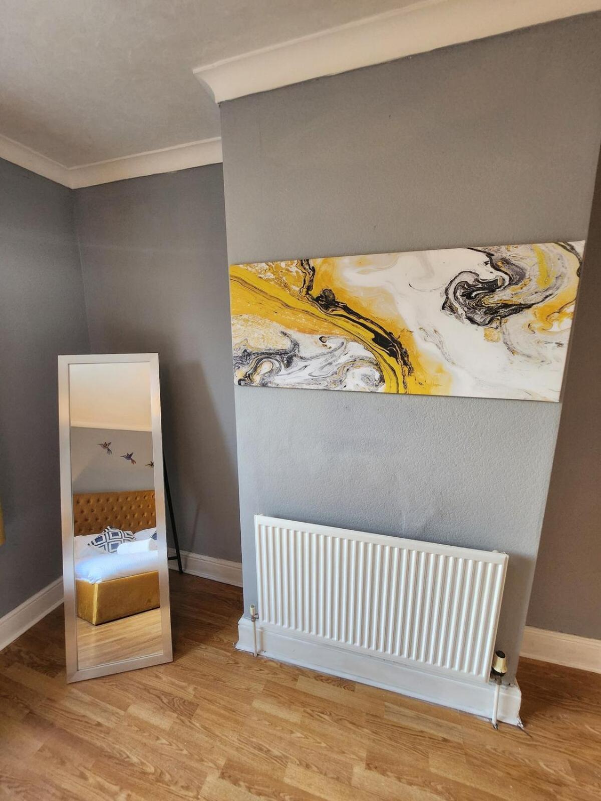 I'm A 3 Bed & A Great Location-walk To Everything *