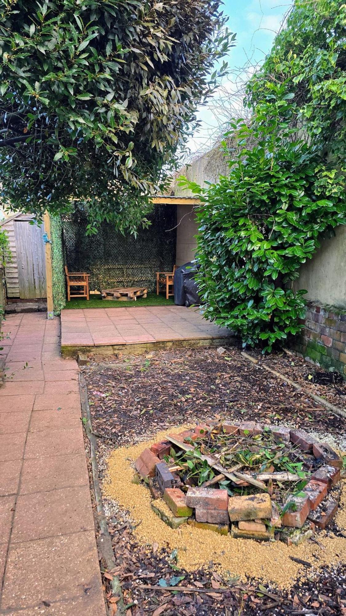 I'm A 3 Bed & A Great Location-walk To Everything